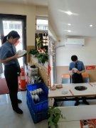 <b>对照餐饮办事食物平安</b>